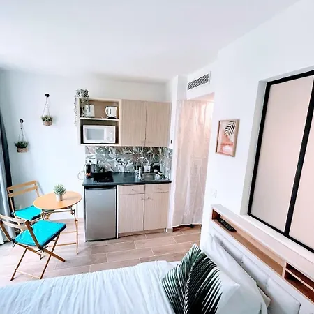 아파트 Studio Refait A Neuf Avec Balneo Proche Plage 니스